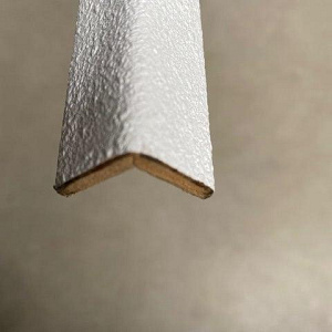 Agnes Hoeklijst 8x44mm  wit stuc - 260cm