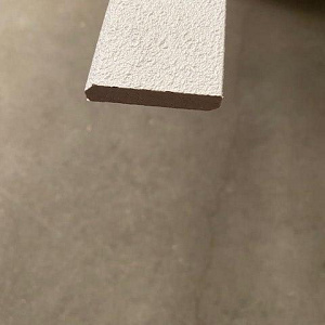 Agnes Plint 8x44mm wit stuc - 260cm
