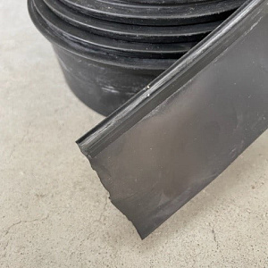 Muuraansluit rubber zwart