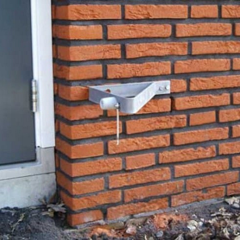 Deurbuffer met windhaak